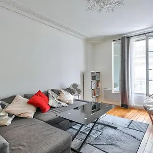 Large Cozy Near Convention , Paris France